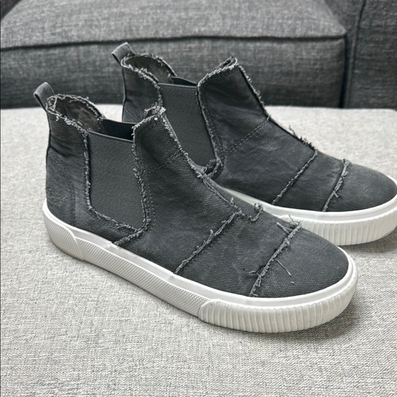 Blowfish Distressed Gray Sneaker - Picture 1 of 1